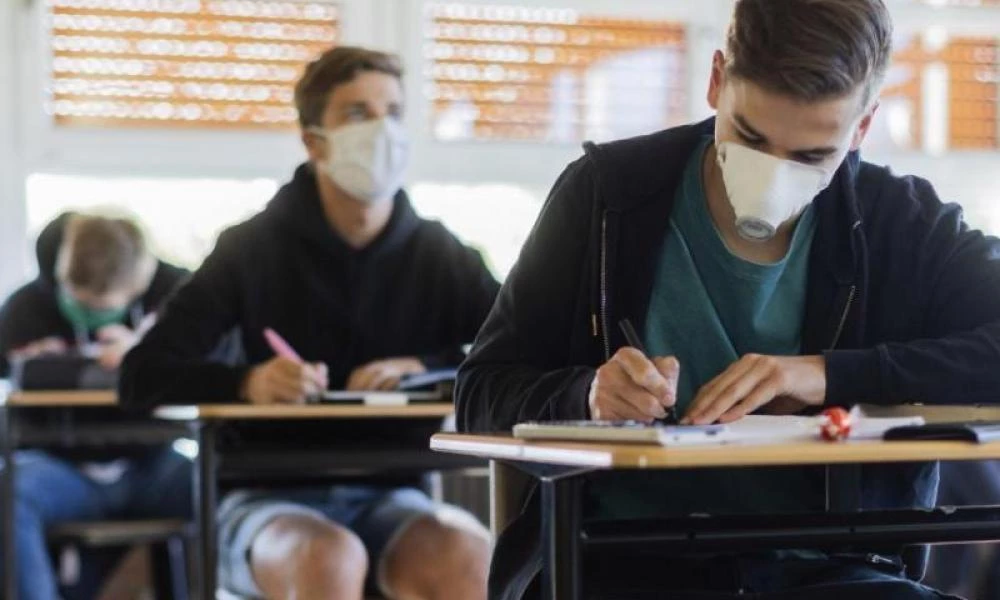 Αύριο οι κρίσιμες αποφάσεις για το άνοιγμα Γυμνασίων-Λυκείων